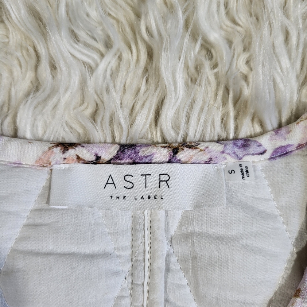 ASTR BREA FLORAL QUILTED CROPPED PUFF SLEEVE JACKET - SIZE SMALL - Picture 7 of 16